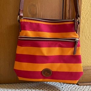 Dooney & Bourke crossbody bag - like new!
